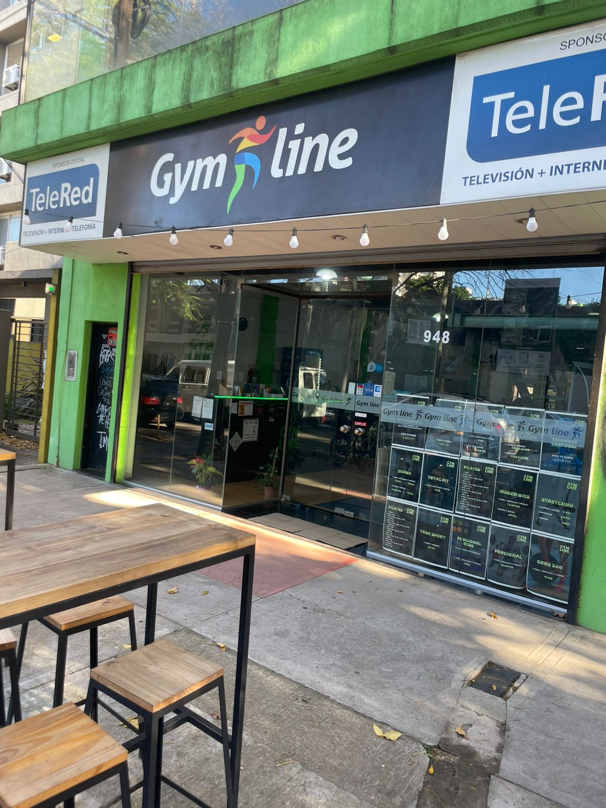 Fachada y recepción de Gymline en Rodríguez Peña 948